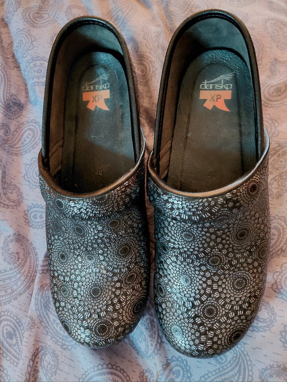 Sz 40 9.5/10 Dansko Black Metallic Patterned Slip-On Clogs XP pro